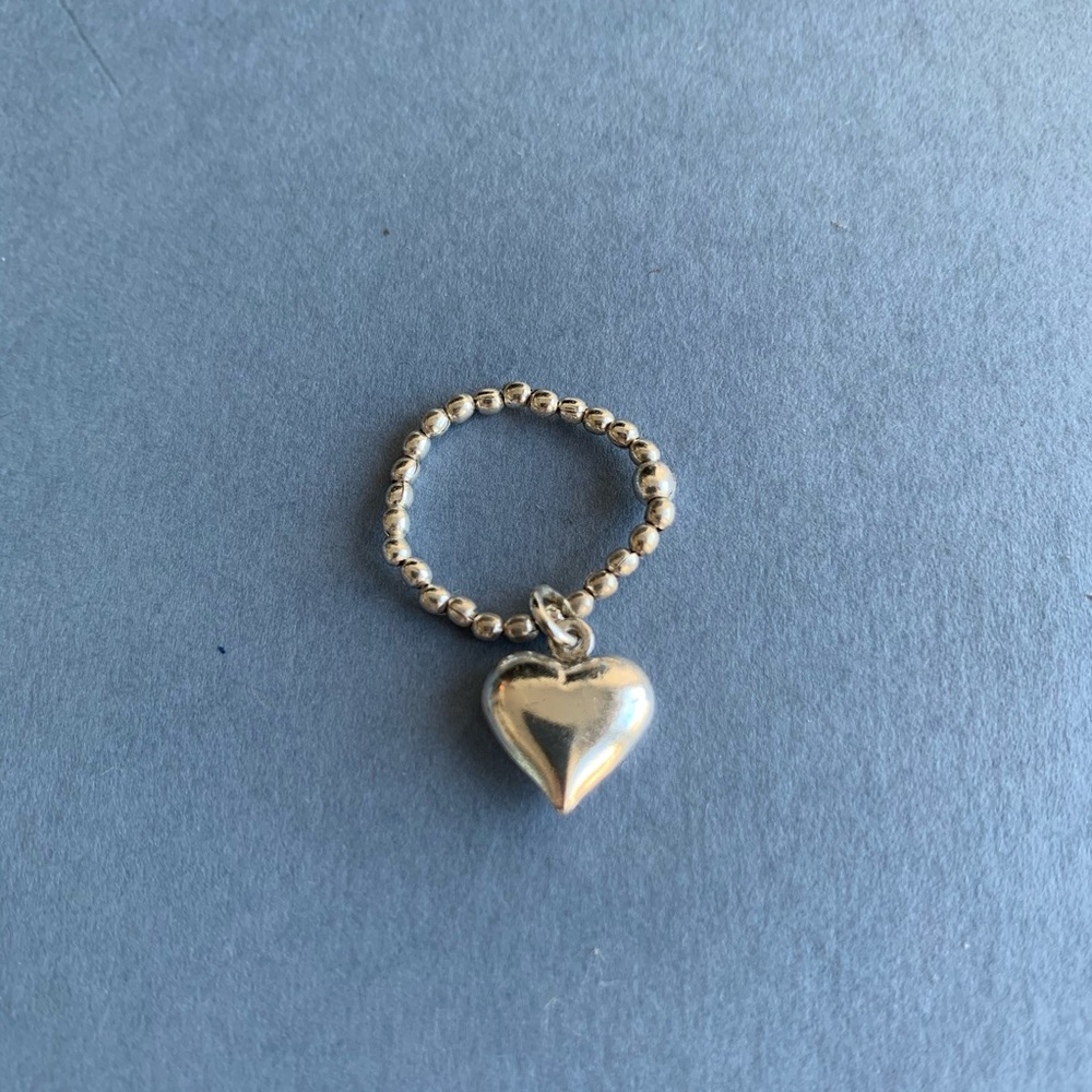 Elastic beaded heart ring